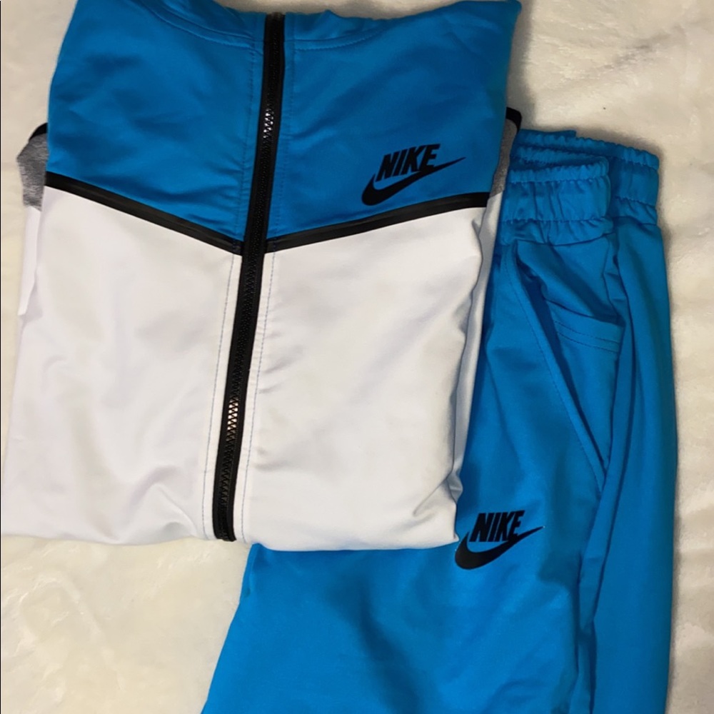 Nike tech set